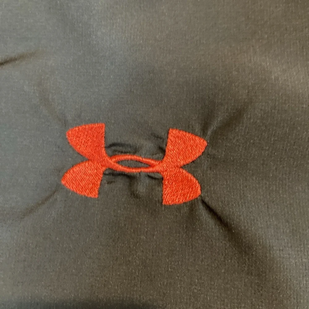 Under Armour Pants Men Medium M Windbreaker‎ Red Black Zip Ankles Stretch Track